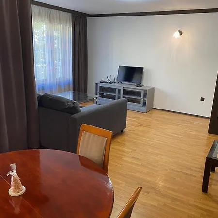 Bulgarian Champs -Elysees Street Apartment Апартамент *