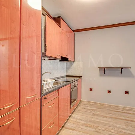 Апартамент Bulgarian Champs -Elysees Street Apartment