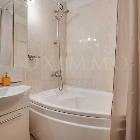 Bulgarian Champs -Elysees Street Apartment Sofia