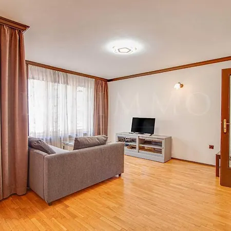 Bulgarian Champs -Elysees Street Apartment Sofia